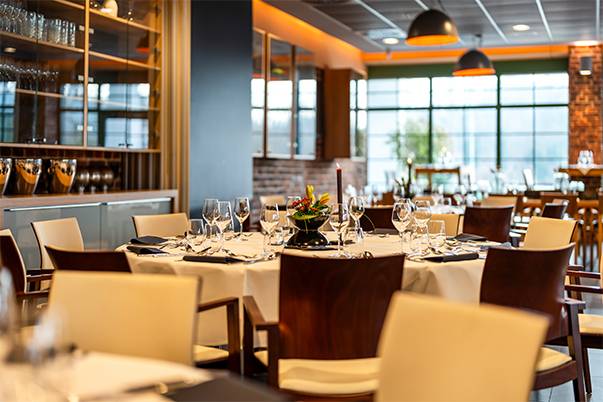 Gedeckter Tisch in der Scheck-in Kochfabrik
